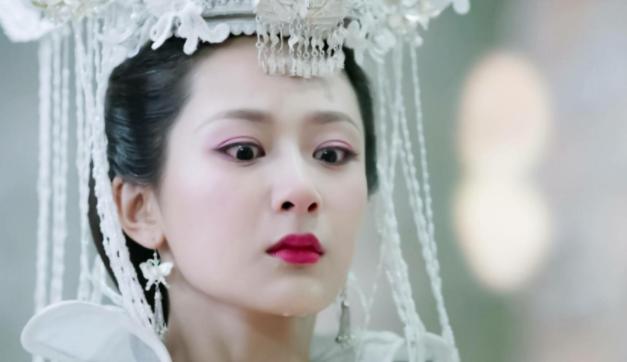 同样是90后小花,为何杨紫无缝进组,而迪丽热巴却“无戏可拍”?