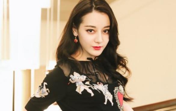 同样是90后小花,为何杨紫无缝进组,而迪丽热巴却“无戏可拍”?