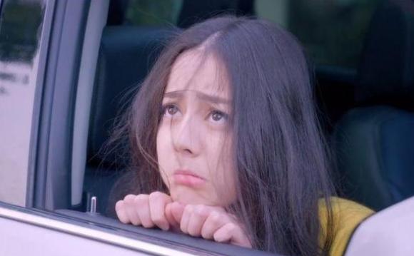 同样是90后小花,为何杨紫无缝进组,而迪丽热巴却“无戏可拍”?