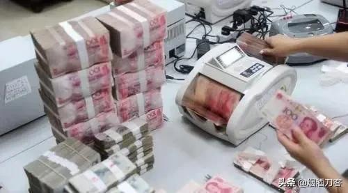 如果放弃缴纳养老金,每月往银行存一万,30年后能养活自己吗?