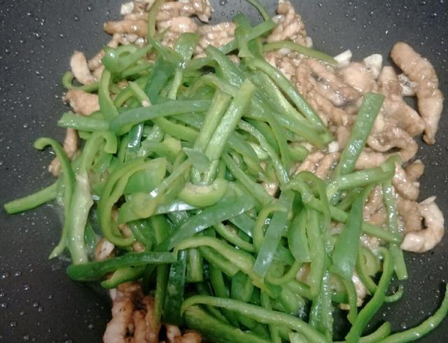 不管炒什么肉,学会这样腌制,炒出来的肉滑嫩不粘锅,超好吃