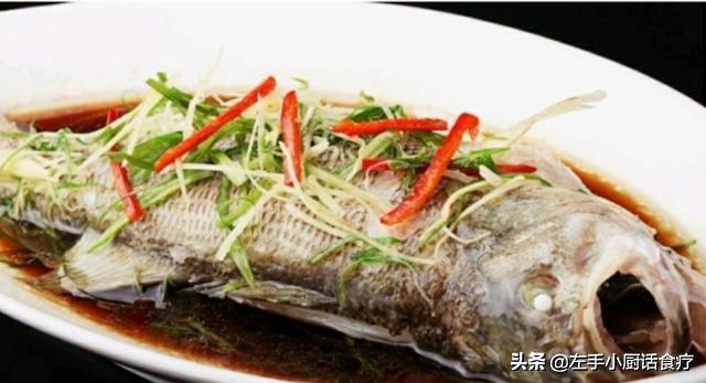如何做出鲜嫩香滑的清蒸鱼?掌握这几个技巧,你也能做出大厨水准