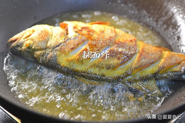 红烧鱼,不光煎一下这么简单,教你正确做法,鱼肉香脆又入味