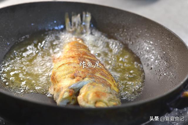 红烧鱼,不光煎一下这么简单,教你正确做法,鱼肉香脆又入味