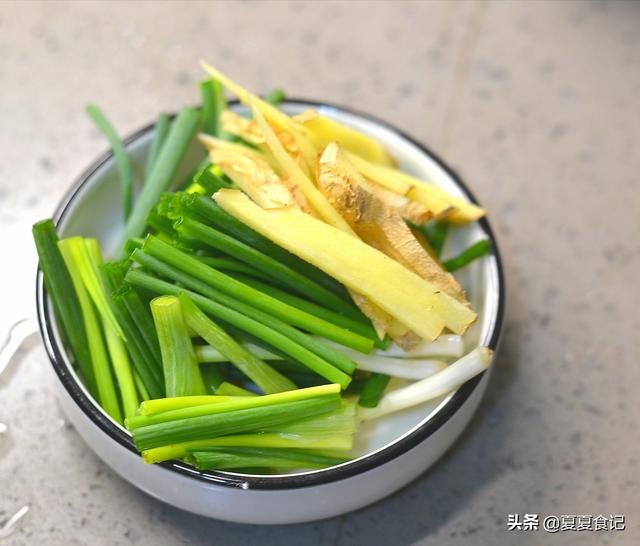 红烧鱼,不光煎一下这么简单,教你正确做法,鱼肉香脆又入味