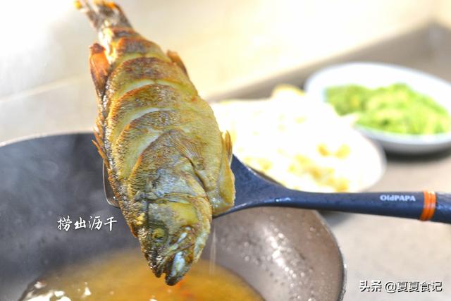 红烧鱼,不光煎一下这么简单,教你正确做法,鱼肉香脆又入味