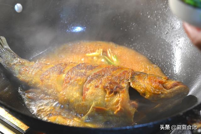 红烧鱼,不光煎一下这么简单,教你正确做法,鱼肉香脆又入味