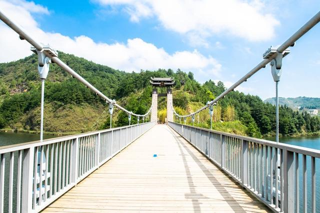 贵州旅行别再去西江了!此古寨不收门票游客超少,风景美得不像话