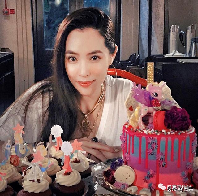 100亿千金嫁落魄男星结婚1年遭婚变,摊上这样老公,离婚值