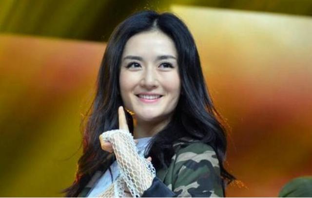 谢娜帮好友向汪峰要演唱会门票,章子怡回应19字,简直是太搞笑了