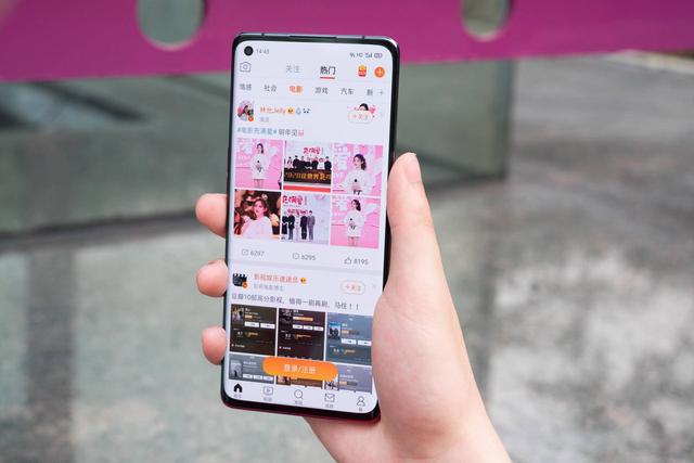 网友对比华为nova6 5G和OPPO Reno3 Pro,机身轻薄真的太重要
