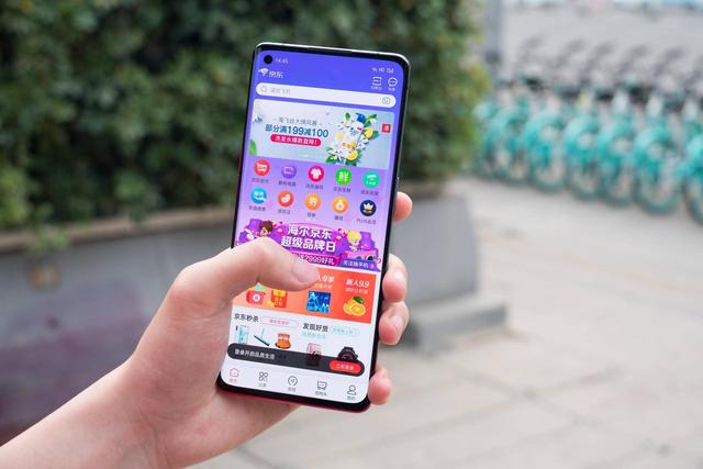 网友对比华为nova6 5G和OPPO Reno3 Pro,机身轻薄真的太重要