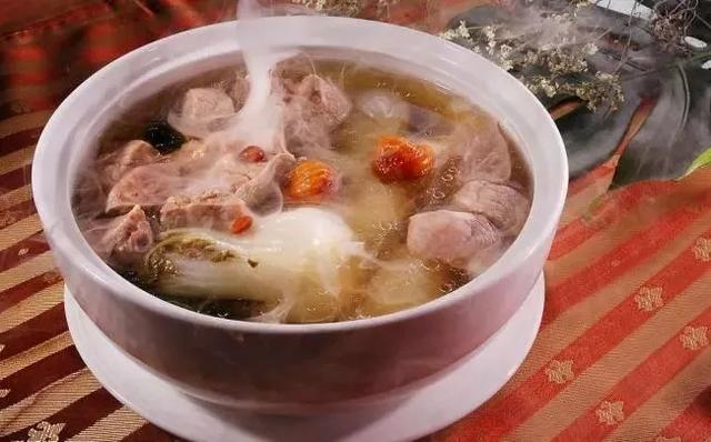 冬季喝汤能大补?煲汤越久越有营养?关于喝汤的3个误区