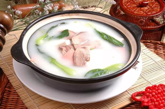 冬季喝汤能大补?煲汤越久越有营养?关于喝汤的3个误区