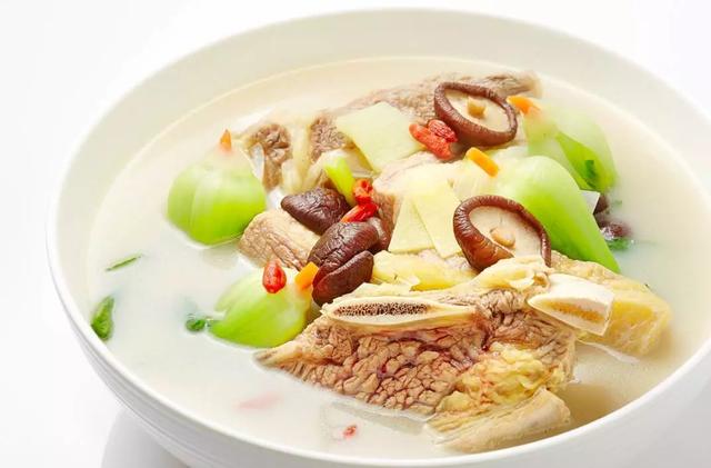 冬季喝汤能大补?煲汤越久越有营养?关于喝汤的3个误区