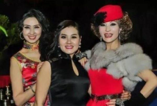 娱乐圈最爱美女星,坚持30年不吃晚饭,57岁患癌做手术仍不忘化妆