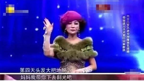 娱乐圈最爱美女星,坚持30年不吃晚饭,57岁患癌做手术仍不忘化妆
