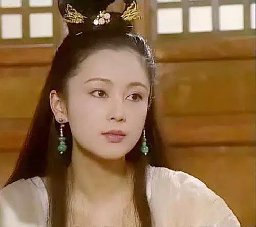 内涵杨幂轧戏,公开diss房祖名,内地第一美人到底有多恐怖?