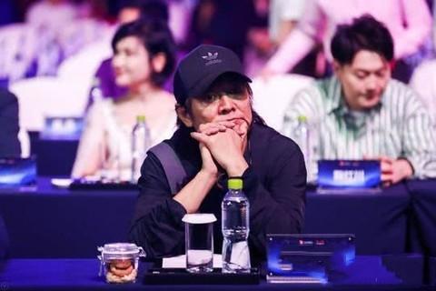 孙俪穿着干练出席活动,与马云同台待遇高,56岁李连杰素颜太真实