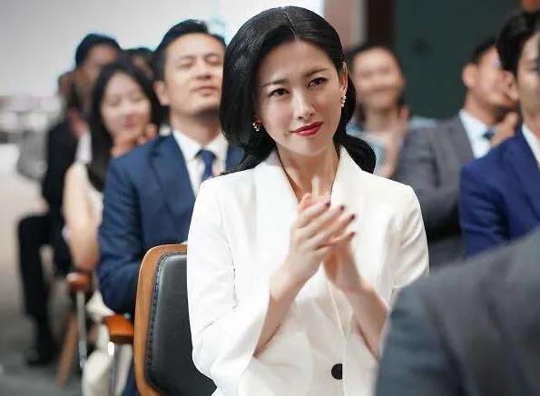 靳东问朱珠: 下次我邀请你拍戏,片酬多少? 朱珠回复显情商