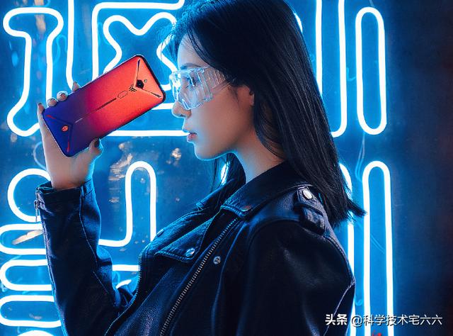 力压三星、小米、一加,这款自带风扇的手机,成为年度“机皇”