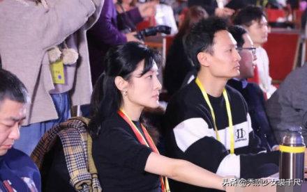 52岁周涛近照曝光,穿西装气质极佳,还透露文联春晚策划点?