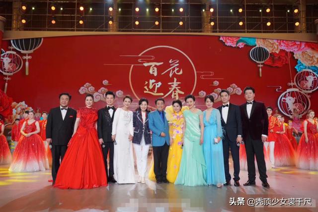 52岁周涛近照曝光,穿西装气质极佳,还透露文联春晚策划点?