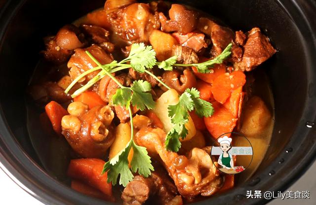 炖羊肉时,别盲目加大料,多加这两样食材一起炖,羊肉香还没膻味