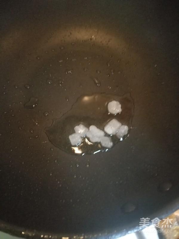 炒糖色时,冰糖直接下锅炒是大错!多加这一步,糖色不焦更红亮