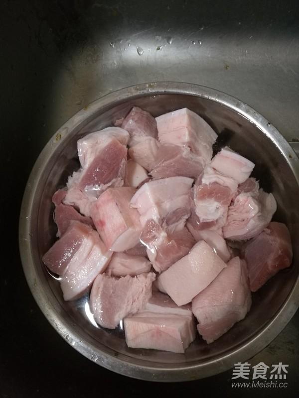 炒糖色时,冰糖直接下锅炒是大错!多加这一步,糖色不焦更红亮