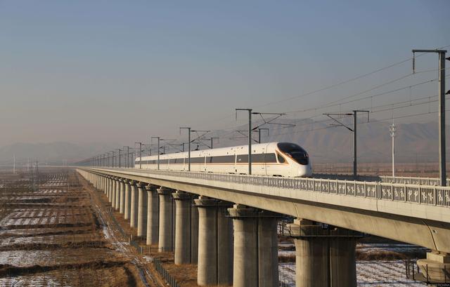 时速350公里!国产北斗导航自动驾驶,中国全球首创无人驾驶高铁