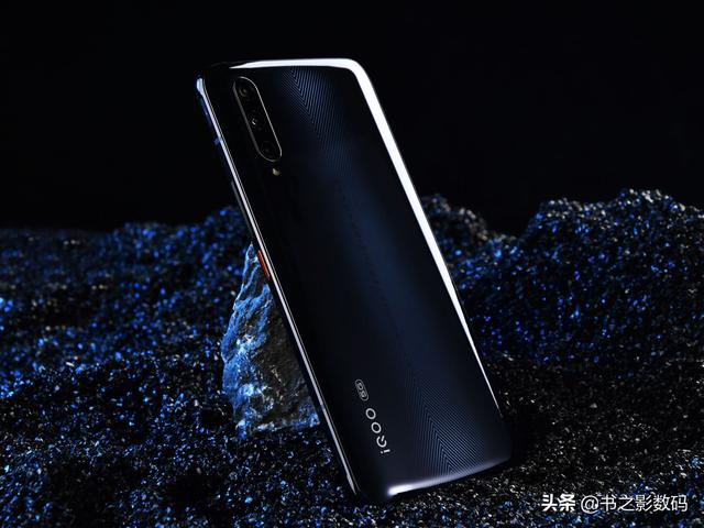 从4098降至2998,5G旗舰+12GB运行内存,虽然单模依然很香