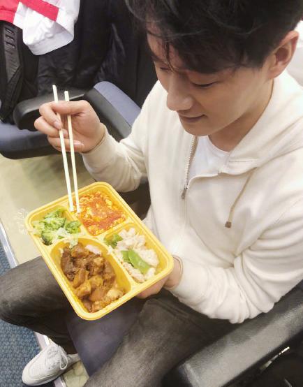 2020春晚剧组用餐曝光,一荤三素被批太清淡,师傅给出原因暖人心