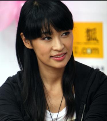 与马伊琍分手后,他另娶他人,结婚15年如今两人夫唱妇随儿女双全