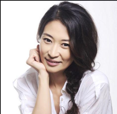 与马伊琍分手后,他另娶他人,结婚15年如今两人夫唱妇随儿女双全