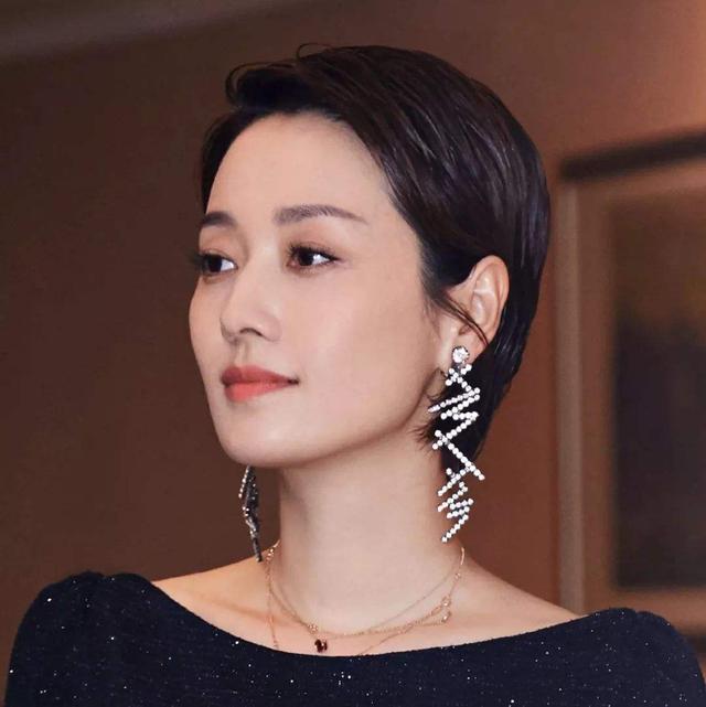 与马伊琍分手后,他另娶他人,结婚15年如今两人夫唱妇随儿女双全