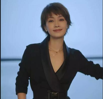 与马伊琍分手后,他另娶他人,结婚15年如今两人夫唱妇随儿女双全