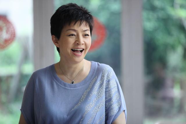 62岁赵本山无缘春晚?女儿直播吐露实情,妻子表示"正在家养病"