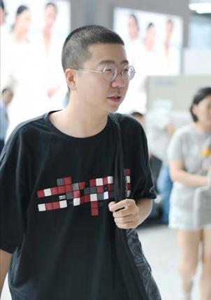 李诞：愤青三年身价12亿，29档综艺实控9家公司，却道人间不值得