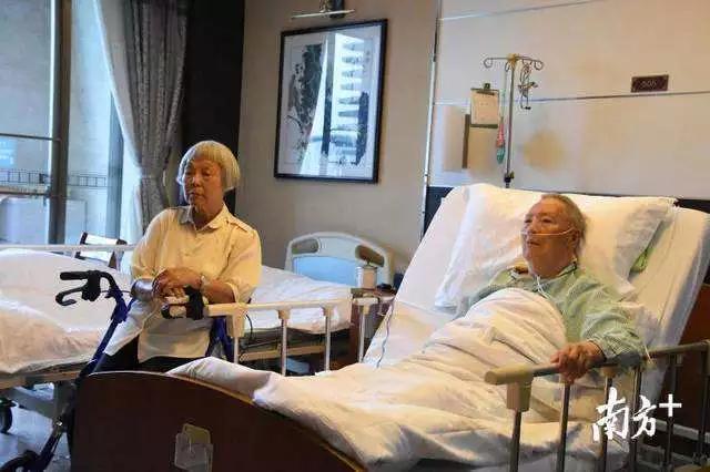人活到极致:周润发他们,都捐成穷人了