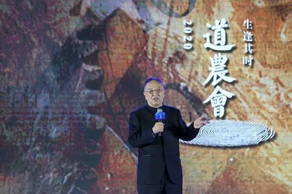 中国最贵春晚:演员身家总计5471亿,马云玩魔术被称“多财多亿”