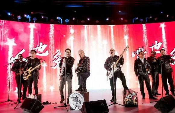 中国最贵春晚:演员身家总计5471亿,马云玩魔术被称“多财多亿”