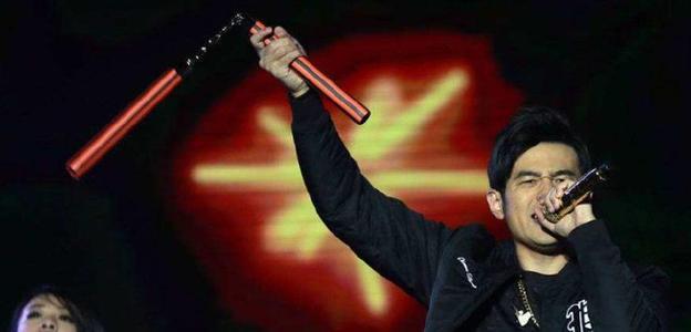 又被炫妈狂魔周杰伦拍上热搜!她算不算华人娱乐圈顶流老妈?