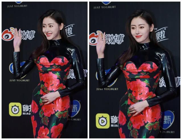 刘亦菲太惨了!躲过了红毯比美,内场却被赵丽颖杨幂baby轮番艳压