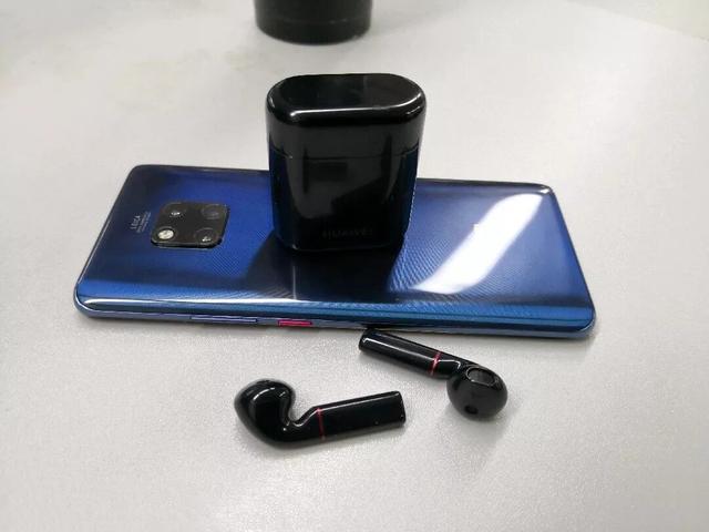 华为Mate20 Pro跳水至清仓价,顶级屏幕+高清摄像头,还值得吗?