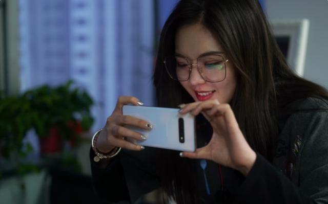 上市10个月跌至4500,8+128G三星2K旗舰怎么它就不香了?