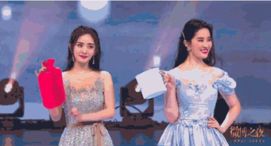 微博之夜四美登台,网友直呼神仙画面,刘亦菲不与杨幂牵手引争议