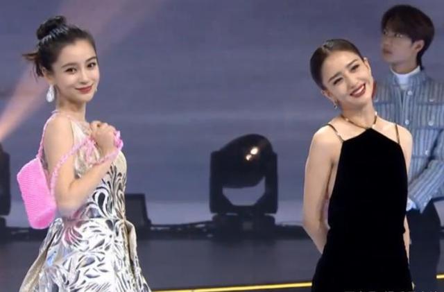 微博之夜四美登台,网友直呼神仙画面,刘亦菲不与杨幂牵手引争议