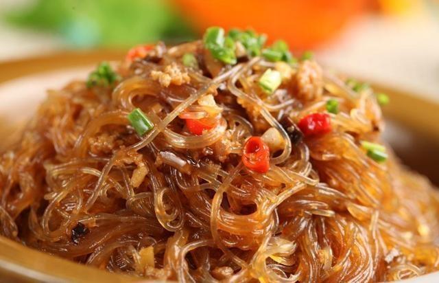 炒粉丝时,别焯水后就炒!加上这这1步,粉丝就不会粘锅