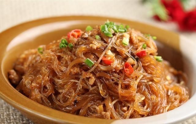 炒粉丝时,别焯水后就炒!加上这这1步,粉丝就不会粘锅